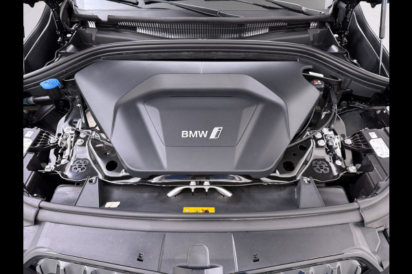 BMW iX1 xDrive30 313PK 4WD M-Pack Launch Edition SOH 100% Leder Harman/Kardon®-Audio Android Auto Apple Carplay Camera Adaptief onderste AWD Live Cockpit Plus Privacy Glas Led Elek.Achterklep Lmv 19" Isofix DAB Origineel Nederlandse Auto