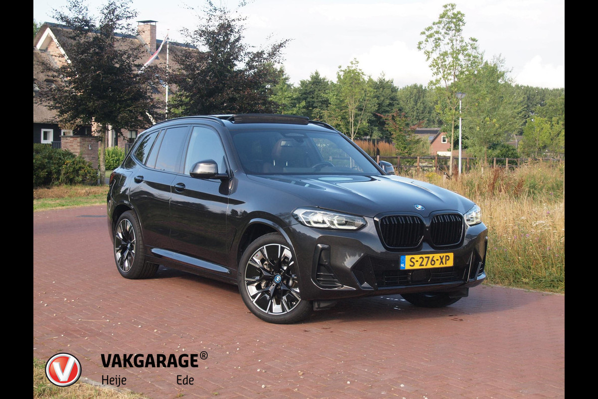 BMW iX3 High Executive 80 kWh | Panoramadak | Trekhaak | 360 Camera | Facelift | Harman Kardon | Head-Up Display | Sfeerverlichting |