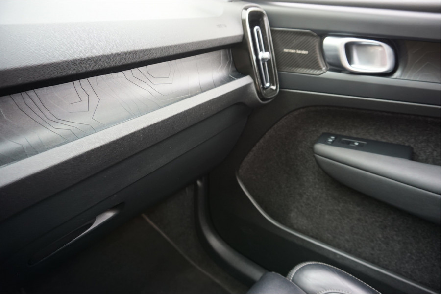 Volvo XC40 1.5 T5 Recharge ULTIMATE Schuifdak, Pilot Assist, Harman Kardon®