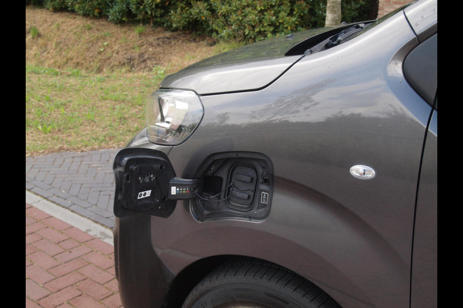 Peugeot e-Expert Standard Premium 75 kWh | Side bars | Apple Carplay | Zware Accupakket | Camera | Cruise Control |