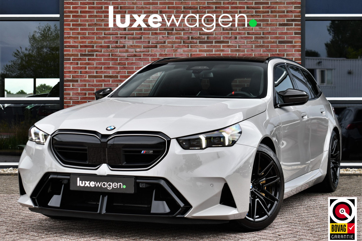 BMW M5 Touring | Chalk Individual | Ultimate Pack | Keramisch | Pano | Trekh | B&W | DA+