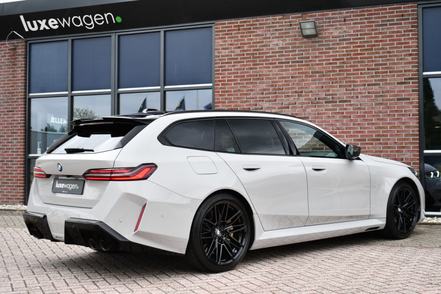 BMW M5 Touring | Chalk Individual | Ultimate Pack | Keramisch | Pano | Trekh | B&W | DA+