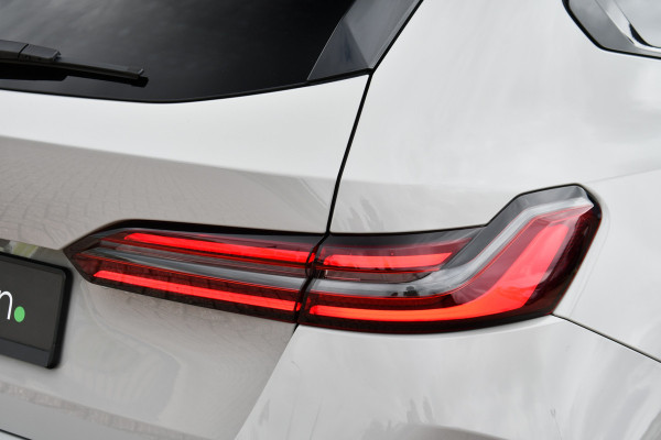 BMW M5 Touring | Chalk Individual | Ultimate Pack | Keramisch | Pano | Trekh | B&W | DA+