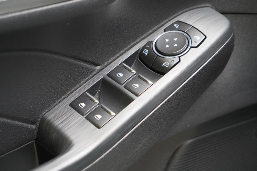 Ford Kuga 2.5 PHEV Titanium | SoH 75% | Panoramadak | Trekhaak | Carplay | Blind-Spot | Winter-pack