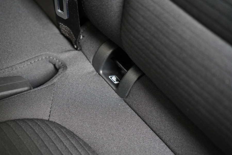 Ford Kuga 2.5 PHEV Titanium | SoH 75% | Panoramadak | Trekhaak | Carplay | Blind-Spot | Winter-pack