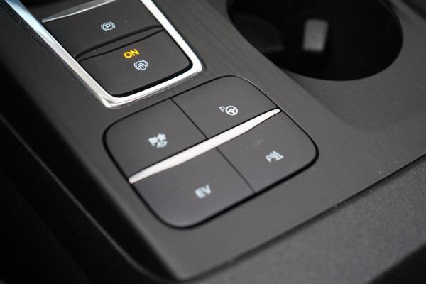 Ford Kuga 2.5 PHEV Titanium | SoH 75% | Panoramadak | Trekhaak | Carplay | Blind-Spot | Winter-pack