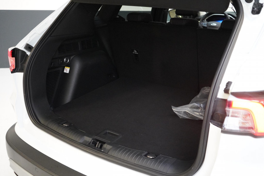 Ford Kuga 2.5 PHEV Titanium | SoH 75% | Panoramadak | Trekhaak | Carplay | Blind-Spot | Winter-pack