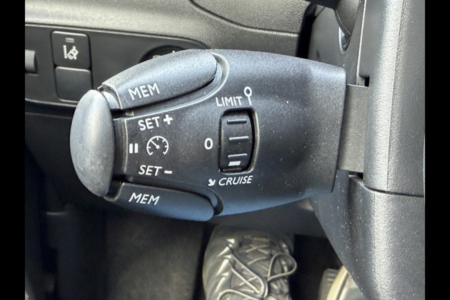 Citroën C3 82pk Shine (Camera - Keyless Entry - Dodehoek detectie - Automatische Airco - Navigatie - Apple Carplay - DAB)