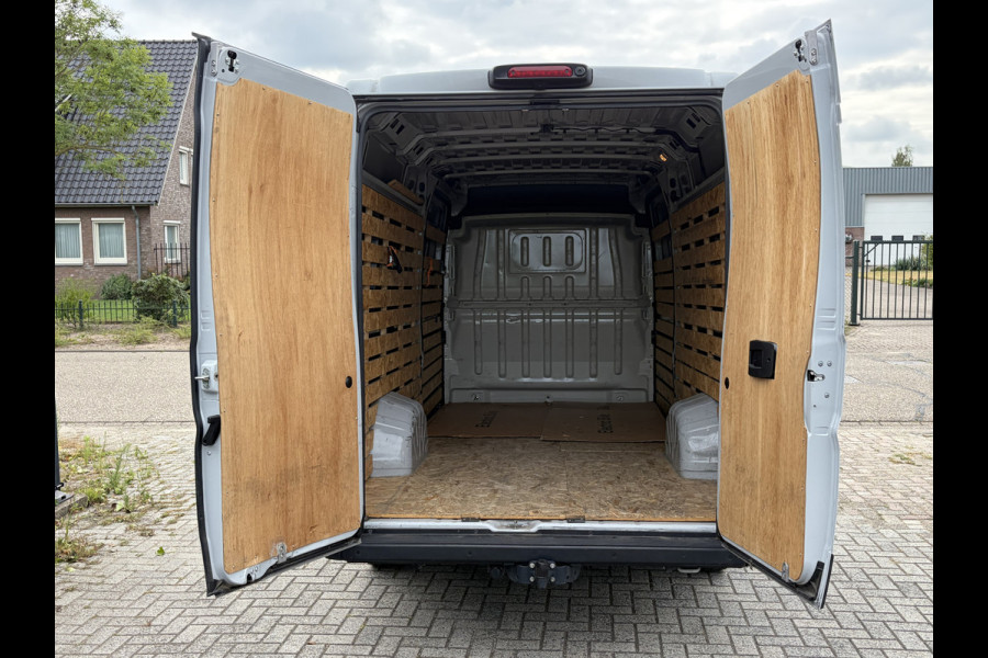 Peugeot Boxer 2.2 BlueHDi 180PK Euro6 L4H2 3.5t Zwaar ✓ 3-zits ✓ Trekhaak 3.000 KG ✓ dubbele schuifdeur