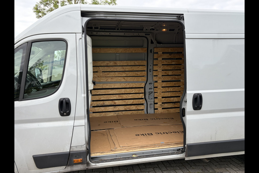 Peugeot Boxer 2.2 BlueHDi 180PK Euro6 L4H2 3.5t Zwaar ✓ 3-zits ✓ Trekhaak 3.000 KG ✓ dubbele schuifdeur