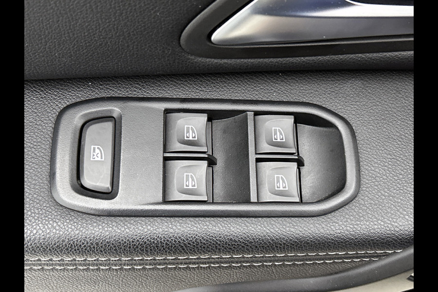 Dacia Duster 1.0 TCe Bi-Fuel LPG Prestige / Trekhaak / Pdc+Camera / Navigatie / Airco-ecc./ Radio multimedia / Apk 02-2027