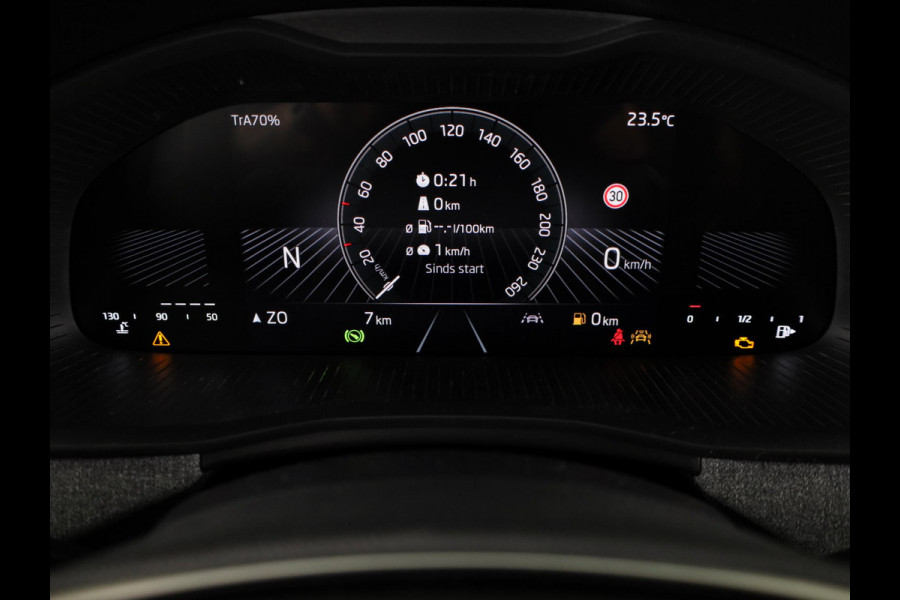Škoda SCALA Edition 1.0 TSI 115pk DSG-7 | Stoel- en stuurverwarming | Travel Assist | Draadloos laden | 16 inch lichtmetalen velgen |