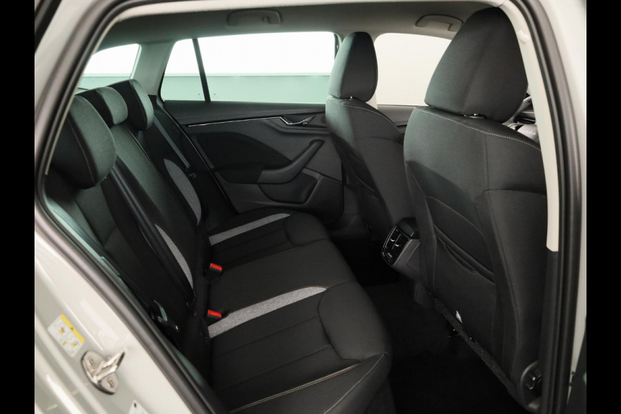 Škoda SCALA Edition 1.0 TSI 115pk DSG-7 | Stoel- en stuurverwarming | Travel Assist | Draadloos laden | 16 inch lichtmetalen velgen |