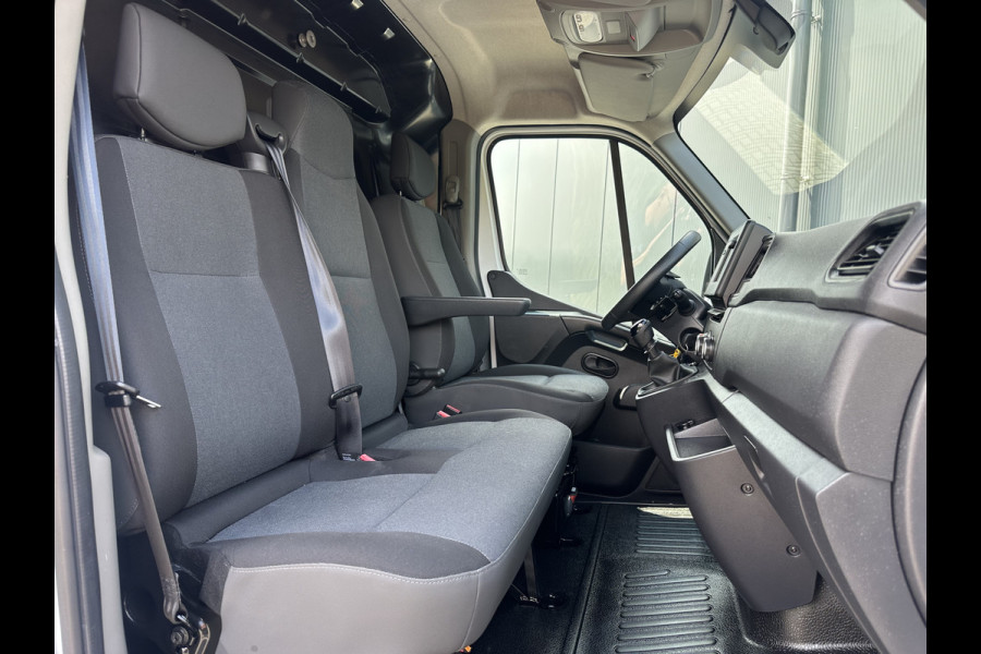 Renault Master T35 2.3 dCi 136 PK / L2H2 / 1e EIG. / 67.106 KM / IMPERIAAL / TREKHAAK / NAVI / AIRCO / CRUISE