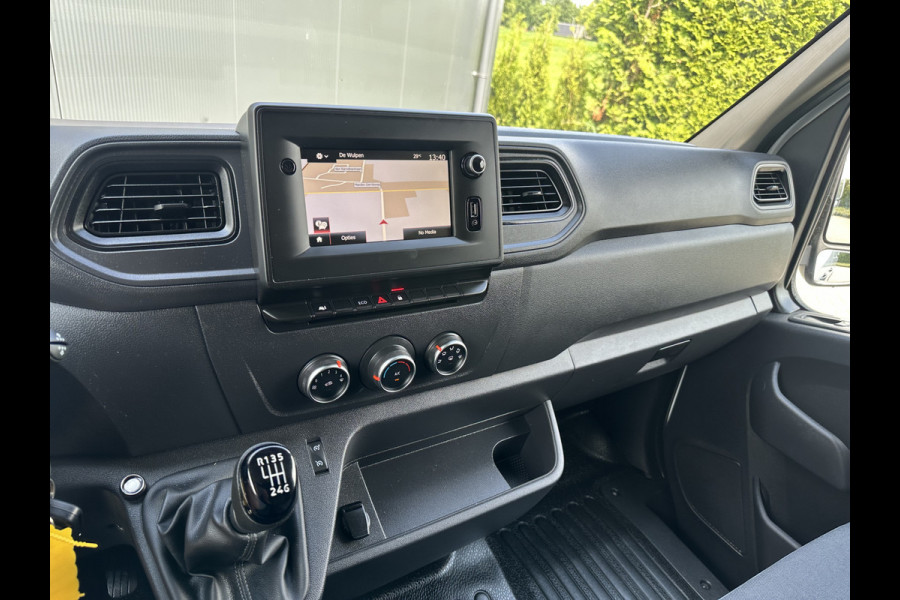 Renault Master T35 2.3 dCi 136 PK / L2H2 / 1e EIG. / 67.106 KM / IMPERIAAL / TREKHAAK / NAVI / AIRCO / CRUISE