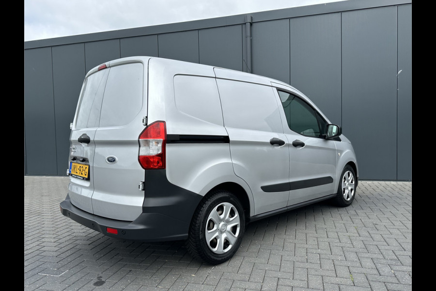 Ford Transit Courier 1.5 TDCI / 1e EIGENAAR / 21.248 KM ! / AIRCO / STOELVERWARMING / PDC / NAVIGATIE / CARPLAY