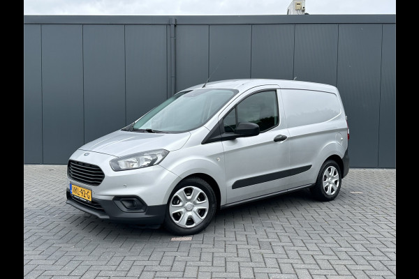 Ford Transit Courier 1.5 TDCI / 1e EIGENAAR / 21.248 KM ! / AIRCO / STOELVERWARMING / PDC / NAVIGATIE / CARPLAY