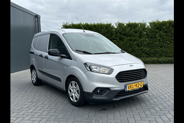 Ford Transit Courier 1.5 TDCI / 1e EIGENAAR / 21.248 KM ! / AIRCO / STOELVERWARMING / PDC / NAVIGATIE / CARPLAY