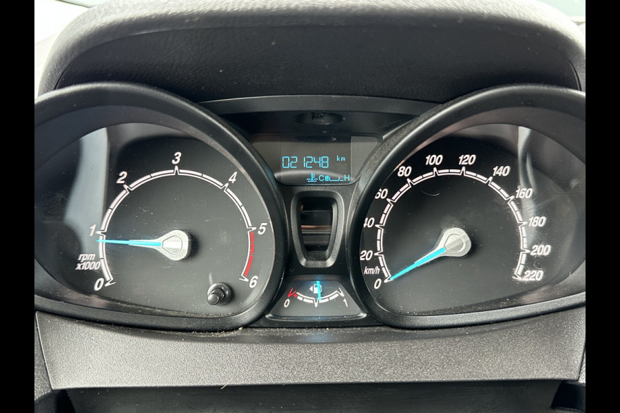 Ford Transit Courier 1.5 TDCI / 1e EIGENAAR / 21.248 KM ! / AIRCO / STOELVERWARMING / PDC / NAVIGATIE / CARPLAY