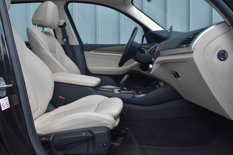 BMW X3 xDrive20i High Executive | Pano | Trekhaak | Leder | Stoelverwarming