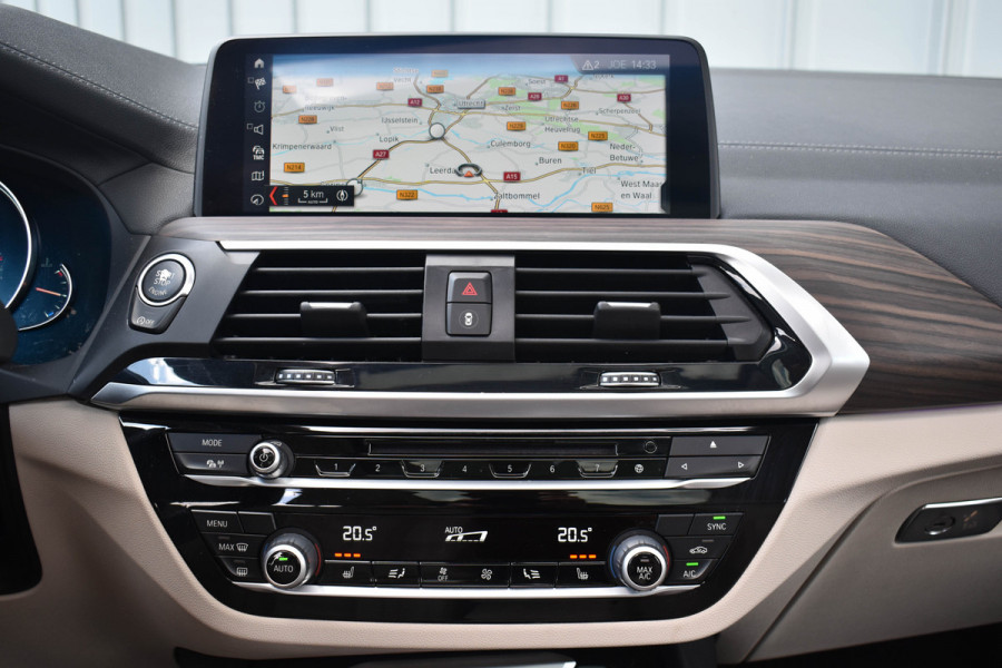 BMW X3 xDrive20i High Executive | Pano | Trekhaak | Leder | Stoelverwarming