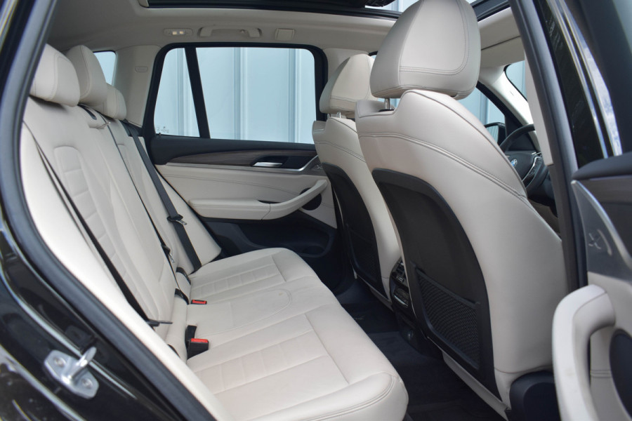 BMW X3 xDrive20i High Executive | Pano | Trekhaak | Leder | Stoelverwarming