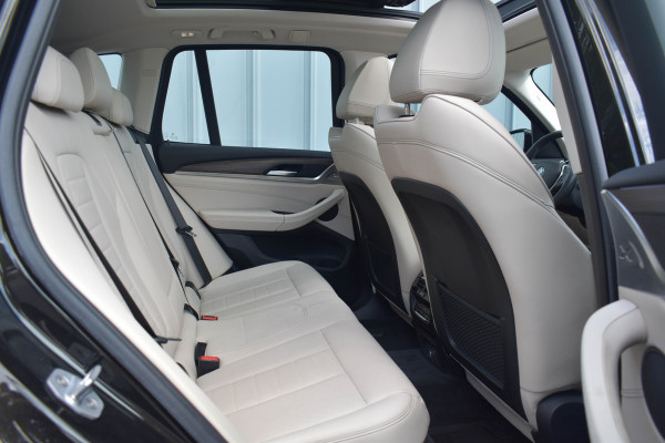 BMW X3 xDrive20i High Executive | Pano | Trekhaak | Leder | Stoelverwarming