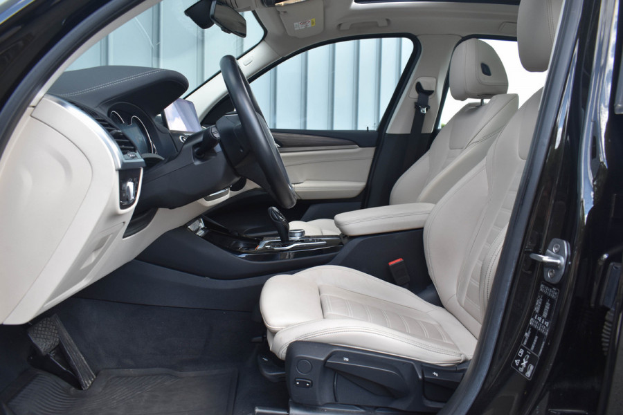 BMW X3 xDrive20i High Executive | Pano | Trekhaak | Leder | Stoelverwarming