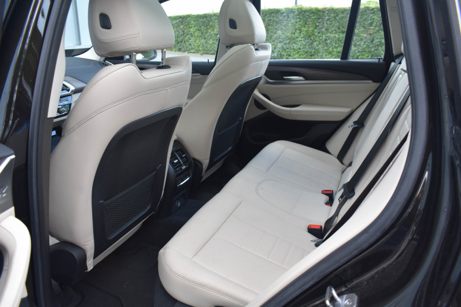 BMW X3 xDrive20i High Executive | Pano | Trekhaak | Leder | Stoelverwarming