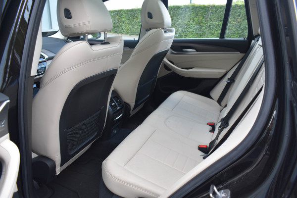 BMW X3 xDrive20i High Executive | Pano | Trekhaak | Leder | Stoelverwarming
