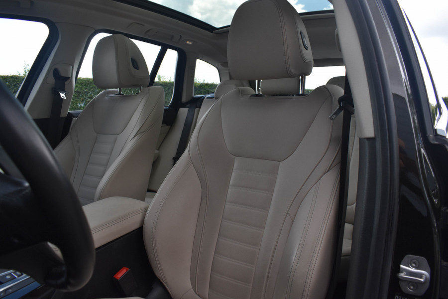 BMW X3 xDrive20i High Executive | Pano | Trekhaak | Leder | Stoelverwarming