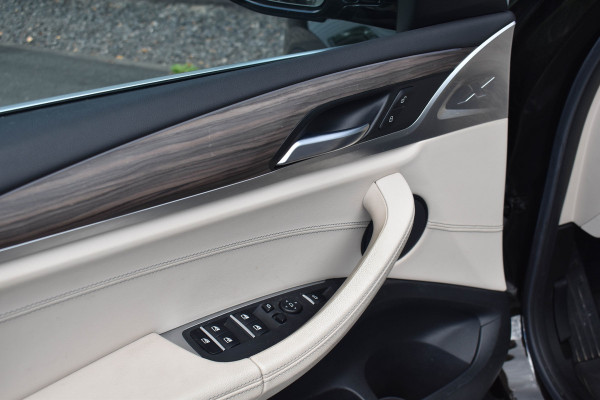 BMW X3 xDrive20i High Executive | Pano | Trekhaak | Leder | Stoelverwarming