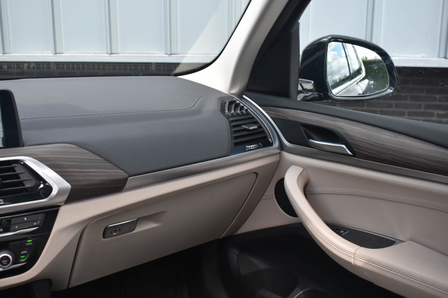 BMW X3 xDrive20i High Executive | Pano | Trekhaak | Leder | Stoelverwarming