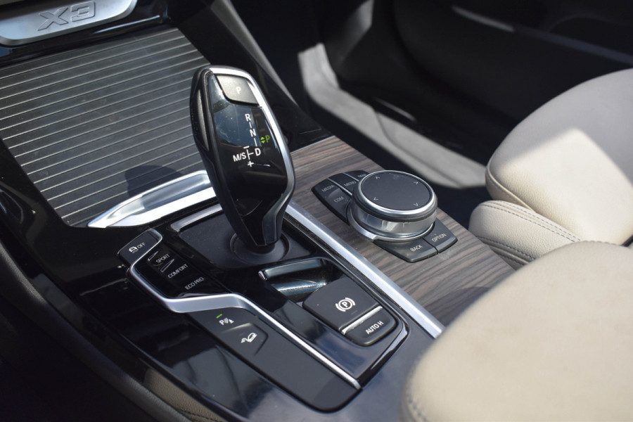 BMW X3 xDrive20i High Executive | Pano | Trekhaak | Leder | Stoelverwarming