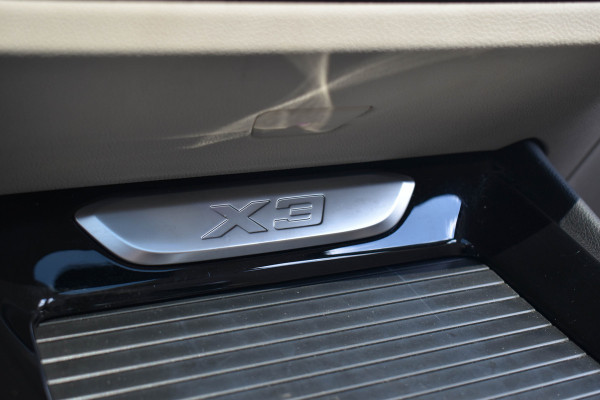 BMW X3 xDrive20i High Executive | Pano | Trekhaak | Leder | Stoelverwarming