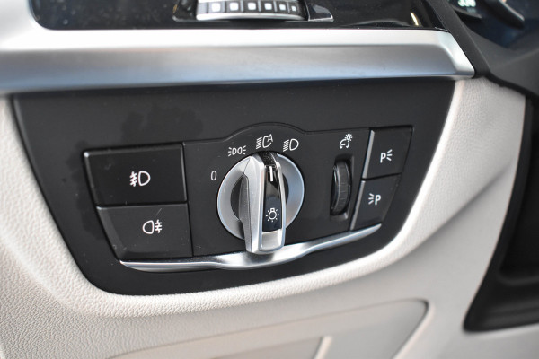 BMW X3 xDrive20i High Executive | Pano | Trekhaak | Leder | Stoelverwarming