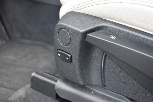 BMW X3 xDrive20i High Executive | Pano | Trekhaak | Leder | Stoelverwarming