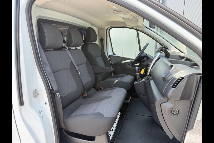 Renault Trafic 2.0 dCi 145 PK / AUTOMAAT / L1H1 / 2x SCHUIFDEUR / INRICHTING / TREKHAAK / IMPERIAAL / 3-ZITS