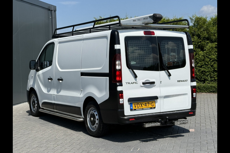 Renault Trafic 2.0 dCi 145 PK / AUTOMAAT / L1H1 / 2x SCHUIFDEUR / INRICHTING / TREKHAAK / IMPERIAAL / 3-ZITS