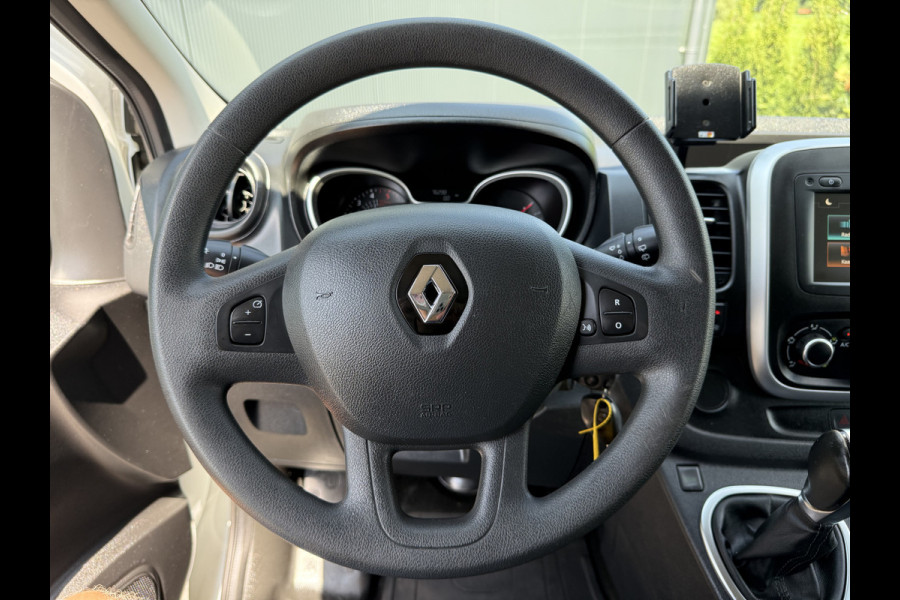 Renault Trafic 2.0 dCi 145 PK / AUTOMAAT / L1H1 / 2x SCHUIFDEUR / INRICHTING / TREKHAAK / IMPERIAAL / 3-ZITS