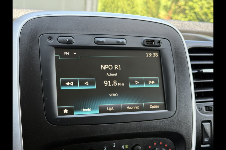 Renault Trafic 2.0 dCi 145 PK / AUTOMAAT / L1H1 / 2x SCHUIFDEUR / INRICHTING / TREKHAAK / IMPERIAAL / 3-ZITS