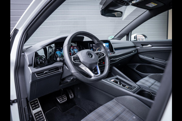 Volkswagen Golf 8 1.4 eHybrid GTE - Pano l Camera l Carplay