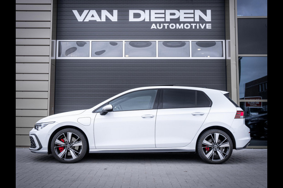 Volkswagen Golf 8 1.4 eHybrid GTE - Pano l Camera l Carplay
