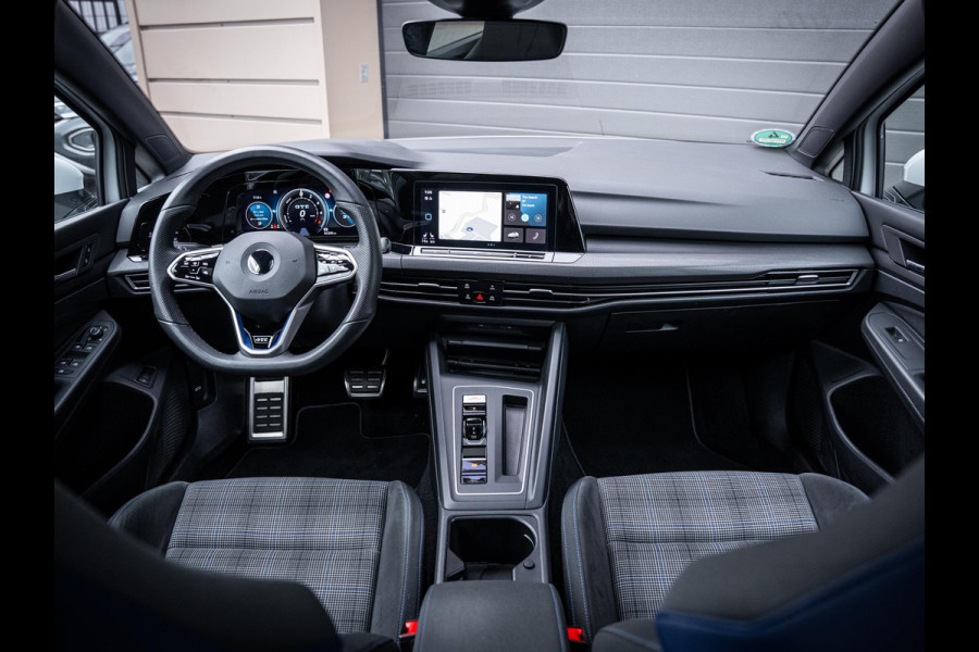 Volkswagen Golf 8 1.4 eHybrid GTE - Pano l Camera l Carplay