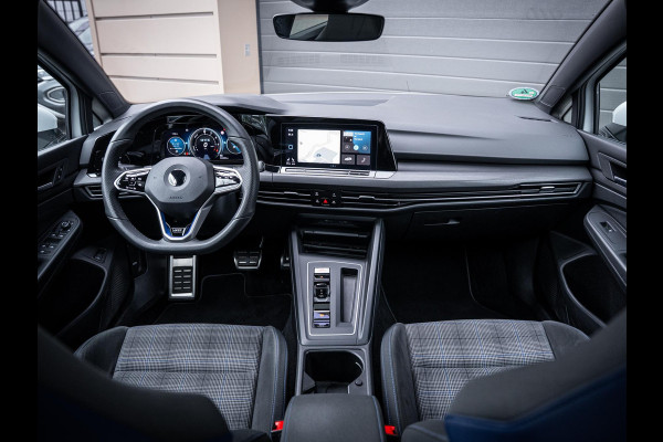 Volkswagen Golf 8 1.4 eHybrid GTE - Pano l Camera l Carplay