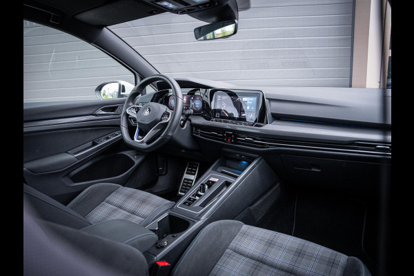 Volkswagen Golf 8 1.4 eHybrid GTE - Pano l Camera l Carplay