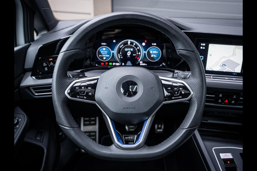 Volkswagen Golf 8 1.4 eHybrid GTE - Pano l Camera l Carplay