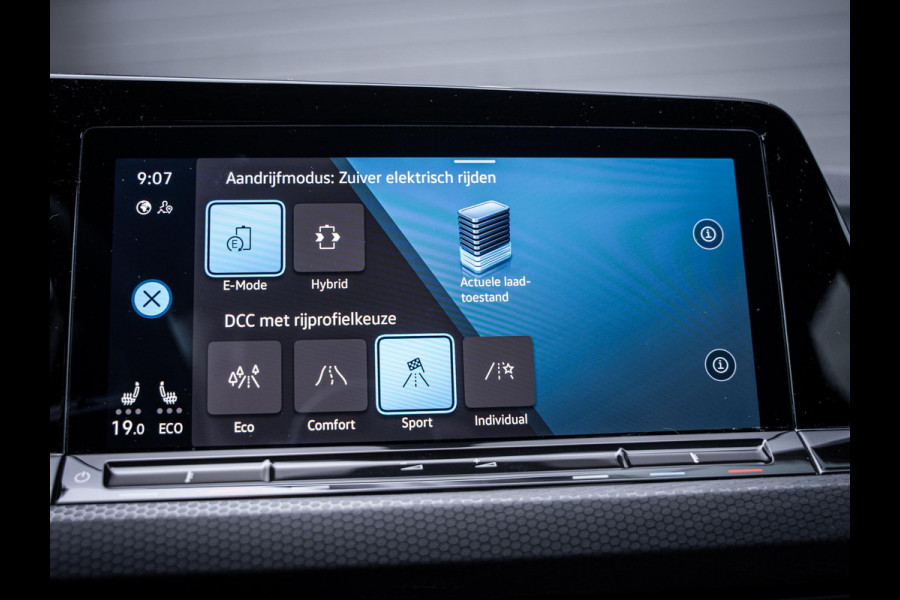 Volkswagen Golf 8 1.4 eHybrid GTE - Pano l Camera l Carplay