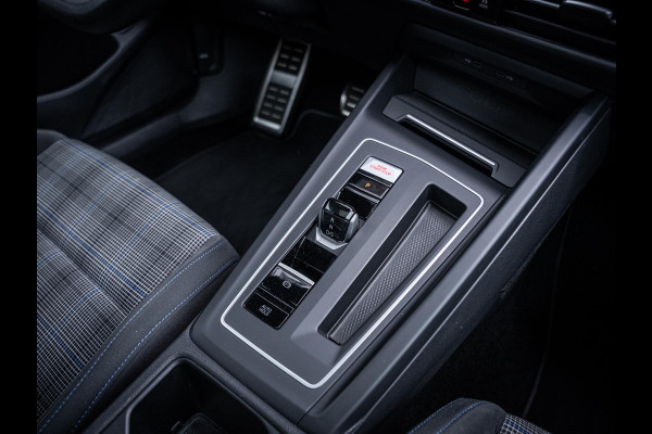 Volkswagen Golf 8 1.4 eHybrid GTE - Pano l Camera l Carplay