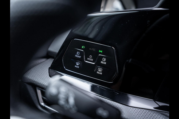 Volkswagen Golf 8 1.4 eHybrid GTE - Pano l Camera l Carplay